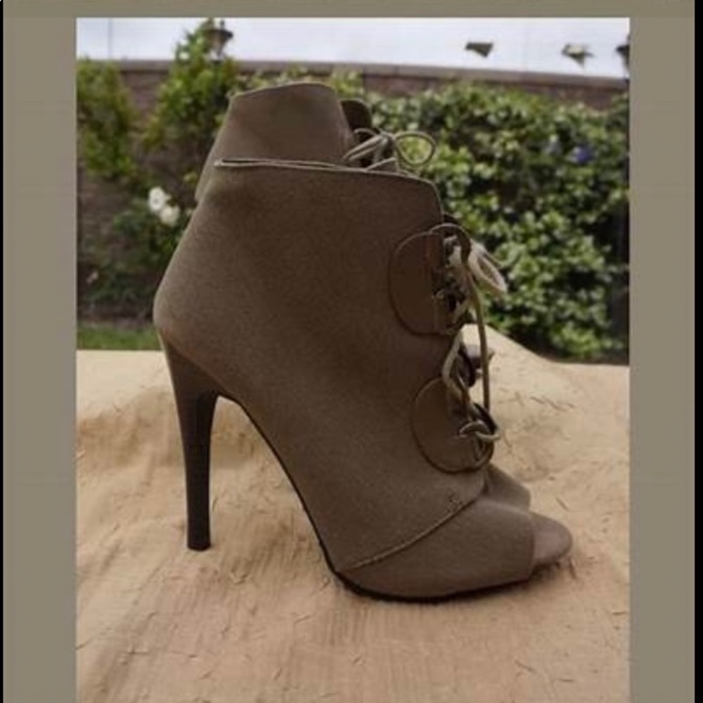 Elle tie up booties